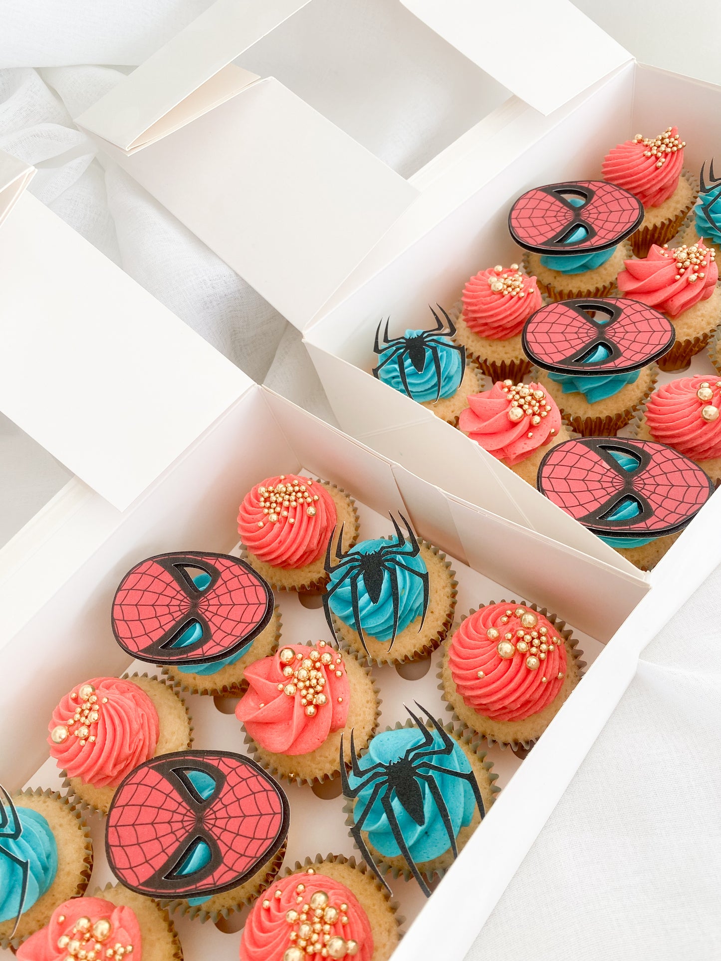 Spider man mini cupcakes